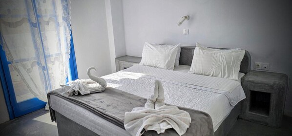 1 bedroom, bed sheets