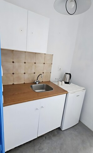 Frigorifero, bollitore elettrico