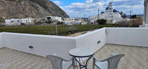 Outdoor dining - Double Room with View 10 – Sea View, Balcony & Air Conditioning (Perissa)