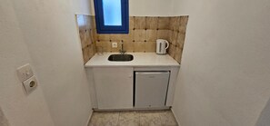 Interior - Economy Double Room 4 with Balcony and Air Conditioning (Perissa)