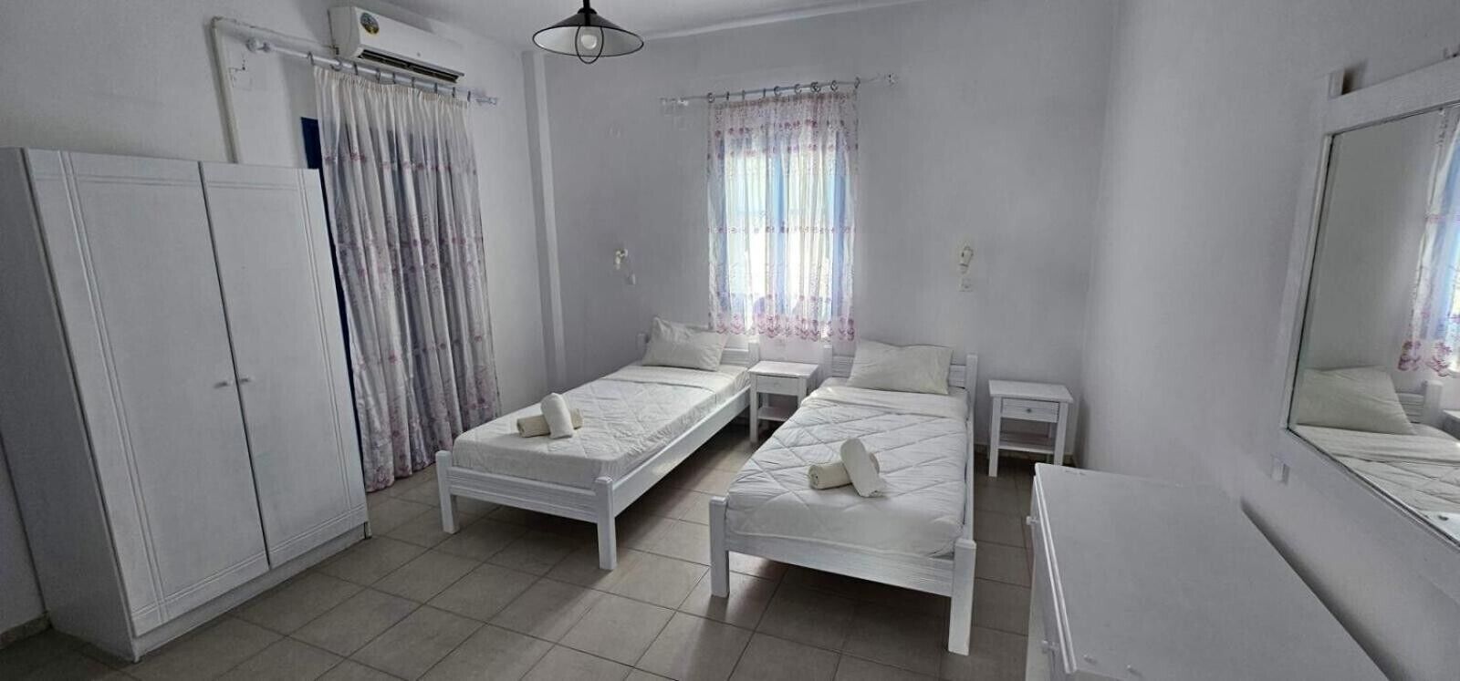 1 bedroom, bed sheets