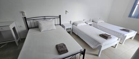 1 bedroom, bed sheets
