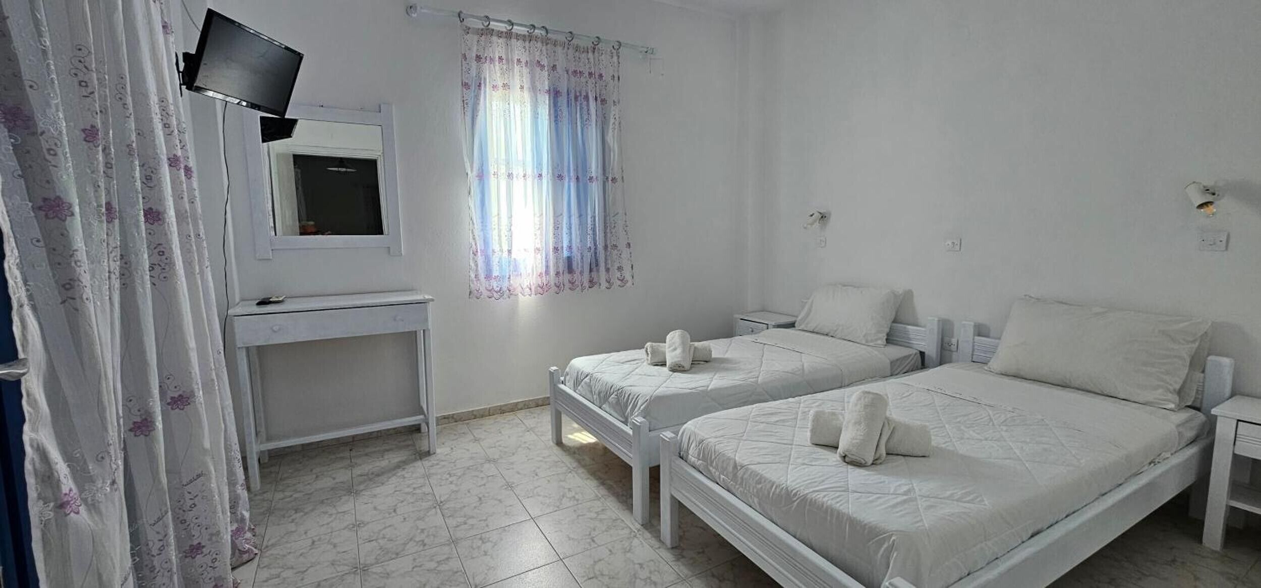 1 bedroom, bed sheets