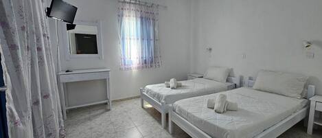 1 bedroom, bed sheets