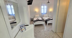 1 bedroom, bed sheets - Economy Double Room 3 with Balcony and Air Conditioning (Perissa)