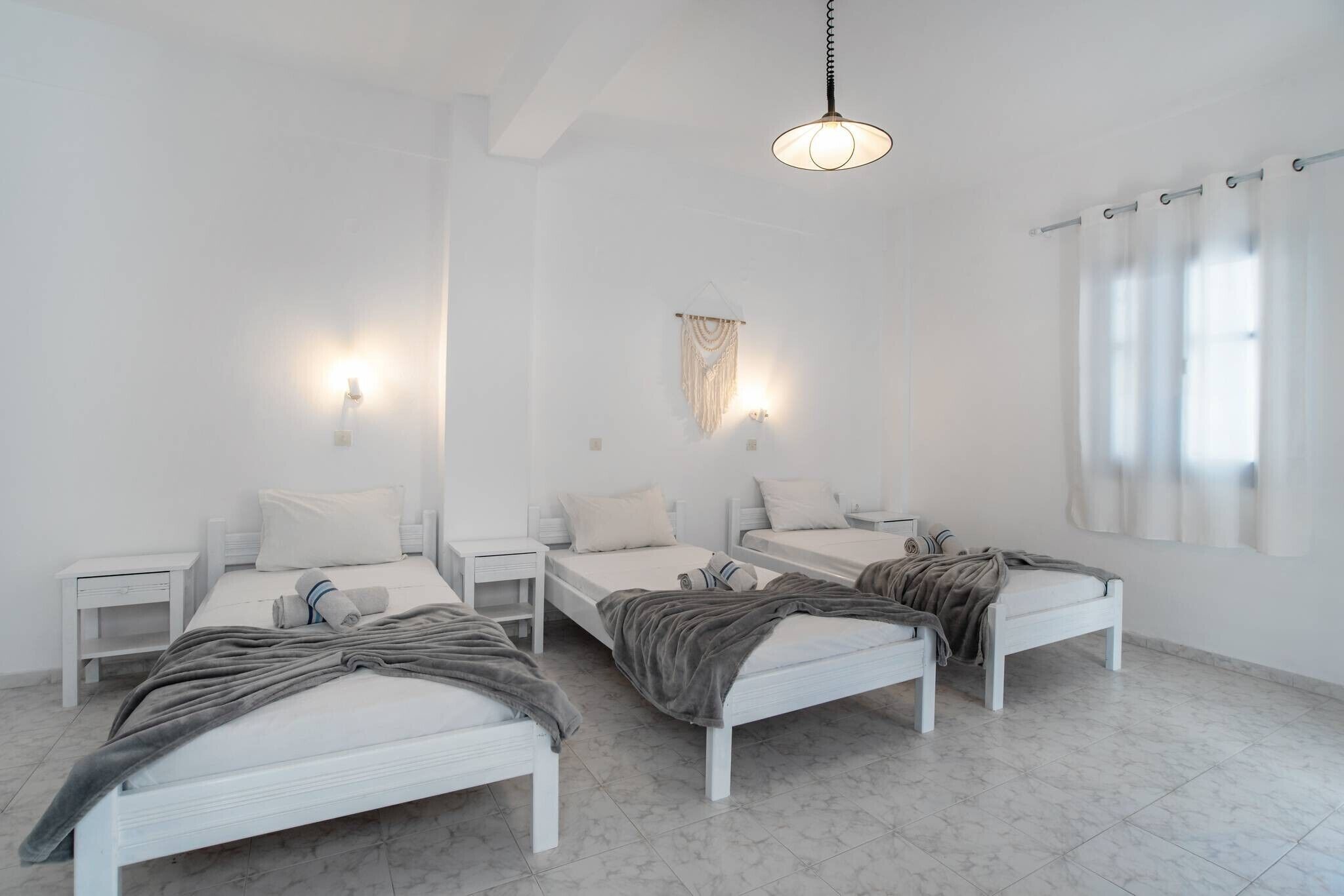 1 bedroom, bed sheets
