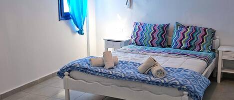 1 bedroom, bed sheets