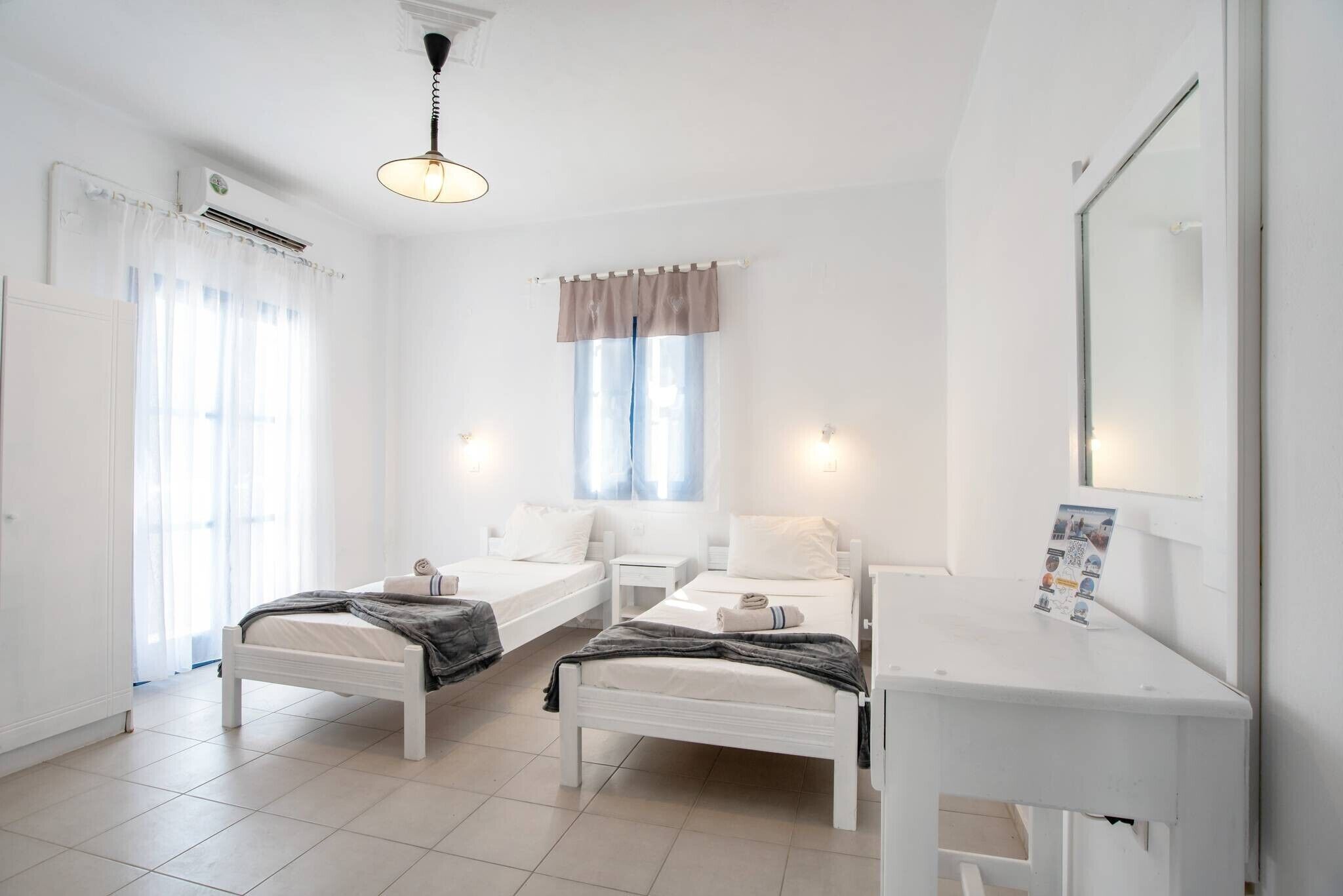 1 bedroom, bed sheets