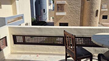 Kamer, 1 slaapkamer, roken, balkon | Terrein van de accommodatie