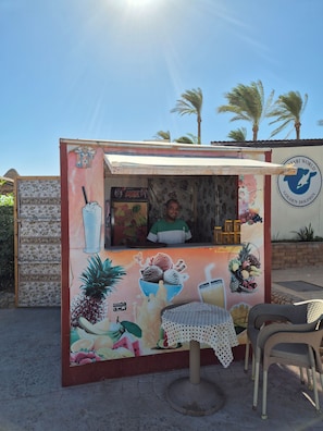 Room, 1 Bedroom, Smoking, Balcony | Outdoor dining