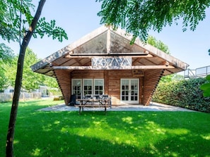 Bungalow | Restaurante al aire libre