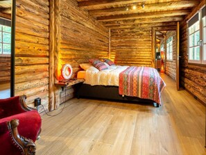 Bungalow | 3 bedrooms, individually furnished, bed sheets - Spacious Wooden Chalet With Covered Terrace (Baarle-Nassau)