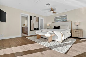 3 bedrooms, desk, iron/ironing board, travel cot