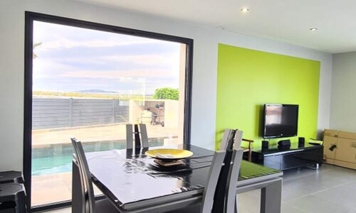 Houses & Villas for 8 People