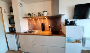 Kühlschrank, Mikrowelle, Ofen, Geschirrspüler