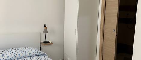 1 habitación, wifi y ropa de cama
