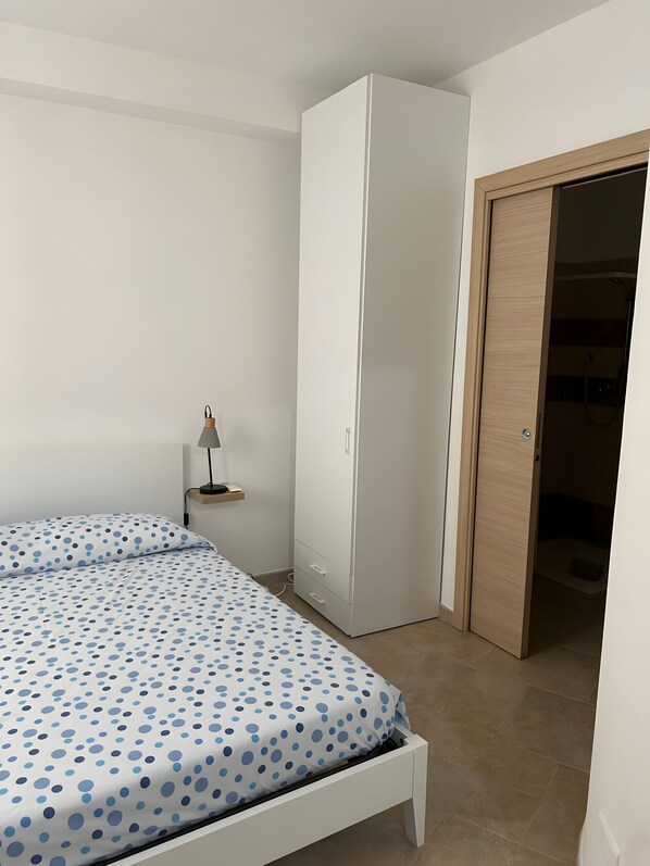 1 habitación, wifi y ropa de cama