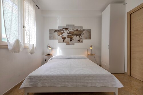 Room 'L'Angolo- Camera 2' with Shared Terrace, Wi-Fi and Air Conditioning