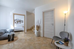 Interior - Room 'L'Angolo- Camera 2' with Shared Terrace, Wi-Fi and Air Conditioning (Porto Torres)