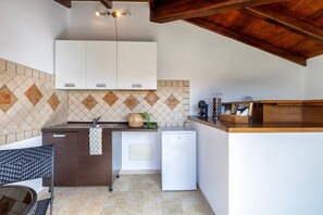 Unclassified image, 5 of 26, button