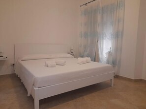 1 habitación, wifi y ropa de cama