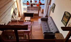 Living area - Apartment in Alps Near Ski Lifts (Huez)