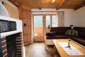 Living room - Cabin With Sauna Near Spieljoch Ski (Fuegenberg)