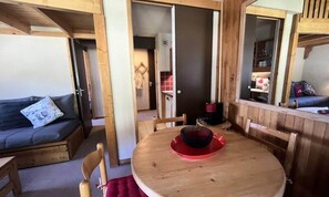 Interior - Nantchu 10 (Les Allues)