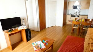 Living area - Apt Ndeg145 - 1st Floor - Hourquette Building (Bagnères-de-Bigorre)