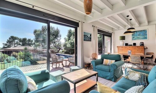 Villa Near Velaux With Pool & Hills View