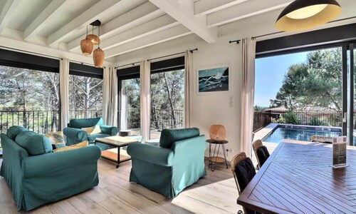 Houses & Villas for 8 People