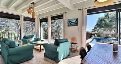 Houses & Villas for 8 People