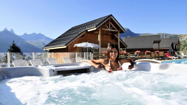 Bồn tắm spa ngoài trời