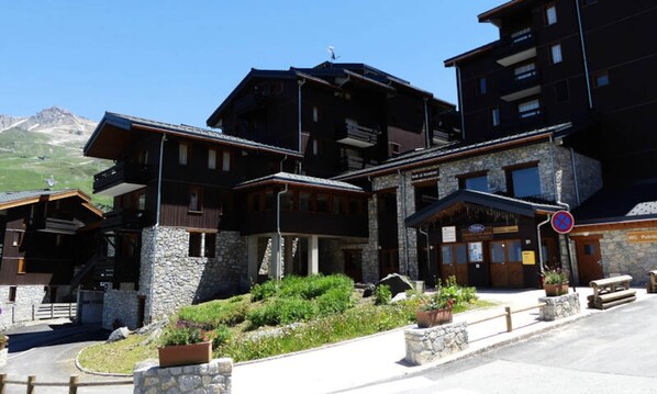 Exterior - Divisible Ski-in Studio Ideal Location (Les Allues)