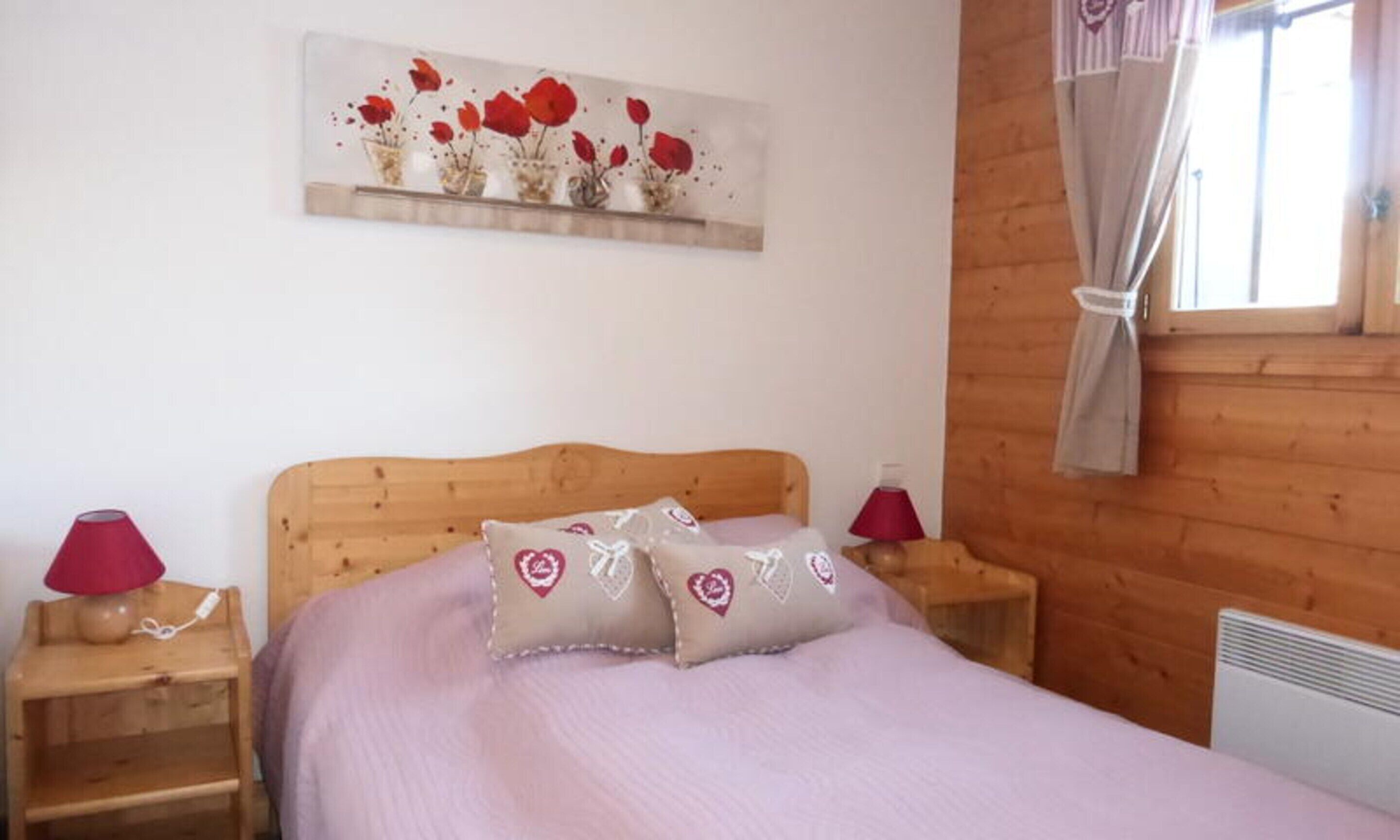 2 bedrooms, bed sheets