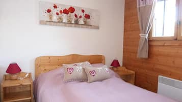 2 bedrooms, bed sheets