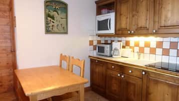 Apartment | Dining