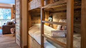 Room - Fully Renovated Apartment in the Heart of the Resort (Huez)