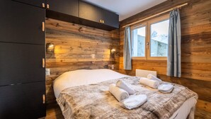 Room - Fully Renovated Apartment in the Heart of the Resort (Huez)