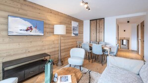 Living area - Apartment in Alpe D'huez Near Ski Slopes (Huez)