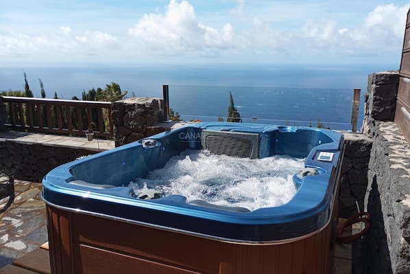 Bain à remous extérieur