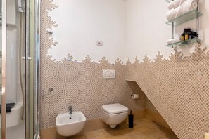 Shower, free toiletries, hair dryer, towels