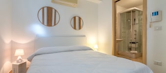 Studio Apartment 'L'Angolo Monolocale- Porto Torres' with Shared Terrace, Wi-Fi and Air Conditioning