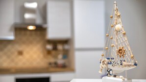 A model ship on a white stand. - Studio Apartment 'L'Angolo Monolocale- Porto Torres' with Shared Terrace, Wi-Fi and Air Conditioning (Porto Torres)