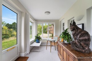 Interior - 4 bedroom beautiful family home with gardens, sutible for families and pets! (Pett Bottom)