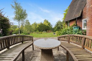 Terrace/patio - 4 bedroom beautiful family home with gardens, sutible for families and pets! (Pett Bottom)