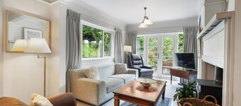 4 bedroom beautiful family home with gardens, sutible for families and pets!