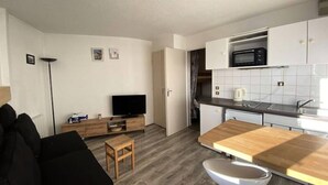 Private kitchen - Cozy Studio With Magnificent View, Ideally Located (Les Deux Alpes)