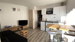 Private kitchen - Cozy Studio With Magnificent View, Ideally Located (Les Deux Alpes)
