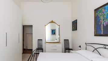 Appartement, 1 slaapkamer | Een strijkplank/strijkijzer, gratis wifi